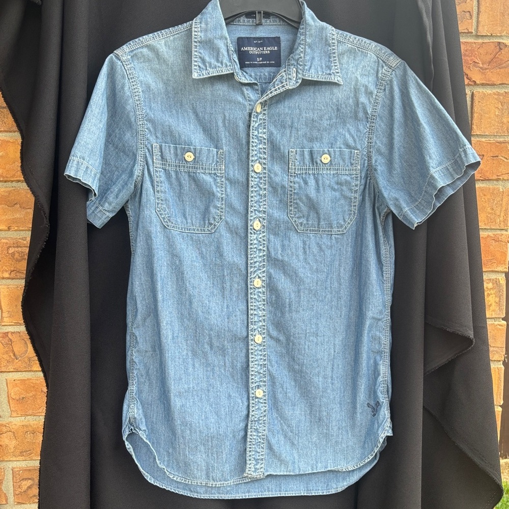 American Eagle Outfitters Light Wash Denim Short-Sleeve Button-Up men's Shirt